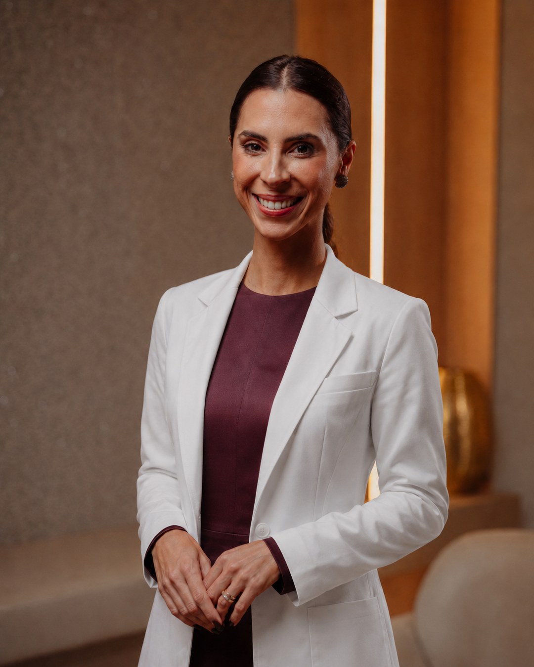 Dra. Rafaela Alias, médica, sorrindo na RA Clinic